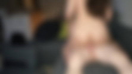 nicling/vids/20200228-162930987-New_couch._Had_to_break_it_in.mp4