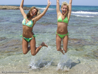 ugotitflauntit.com/08027 Bonnie and Karina_1280highres/019.jpg