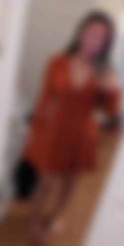nicling/pics/20191223-110032922-I_got_a_new_dress._Help_me_break_it_in.jpg
