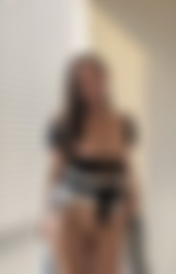nicling/pics/20200926-968838250-Going_out_to_dinner..._how_do_you_like_my_outfit.jpg