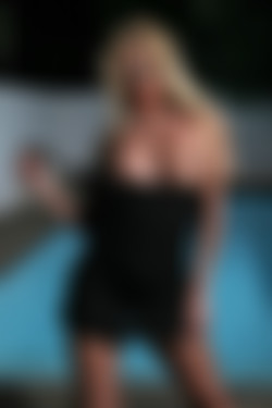 [photodromm.com] 2018-09/[photodromm.com] - 2018.09.16 - Stevie - Pool Party (x46) 2000x3000/09l.jpg